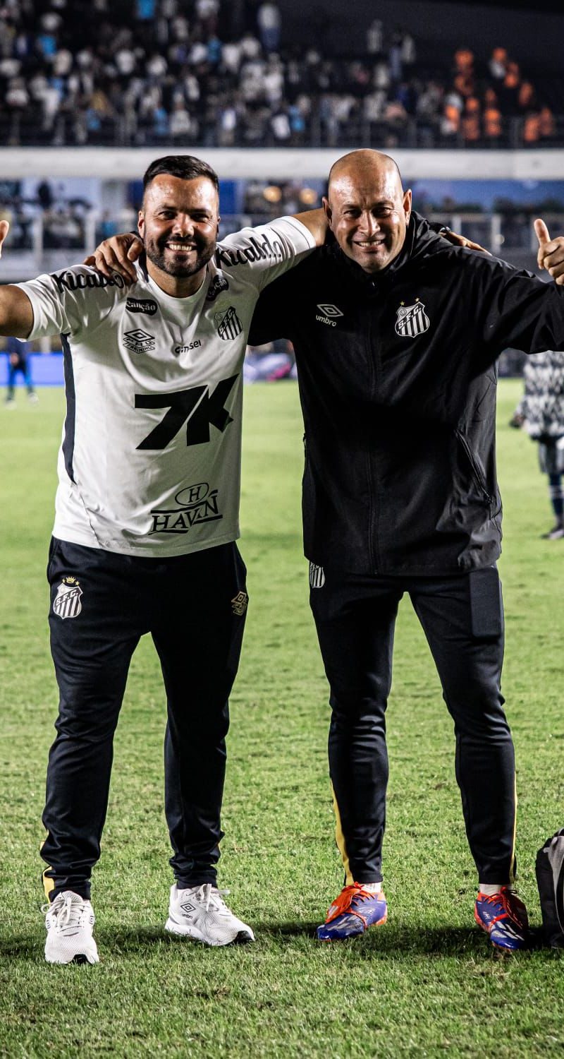 Foto com o treinador de goleiros Denis